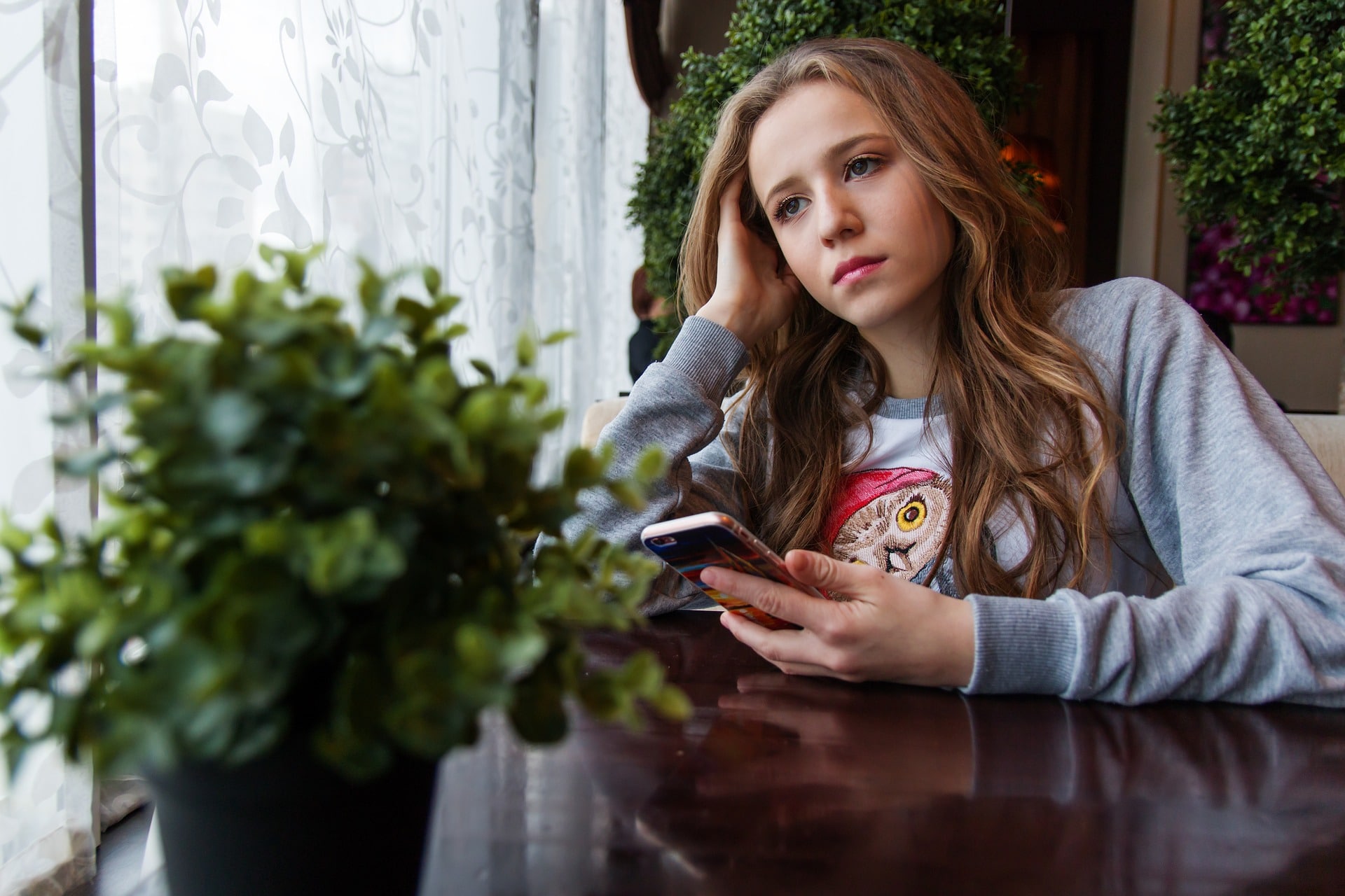 Meisje met smartphone