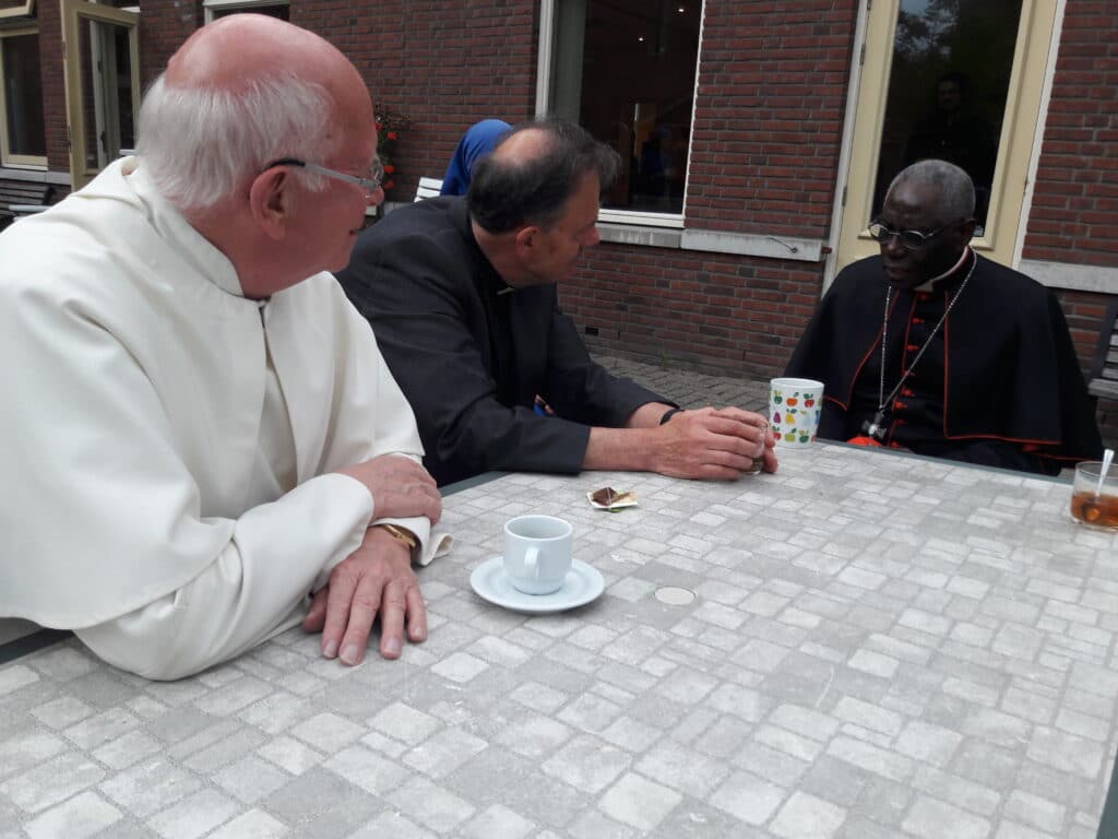 Kardinaal Robert Sarah in gesprek