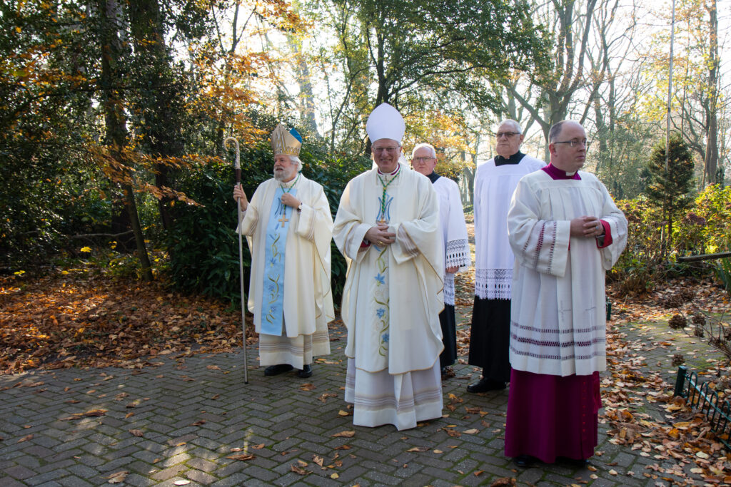 Mgr Punt en Mgr Hendriks in Heiloo