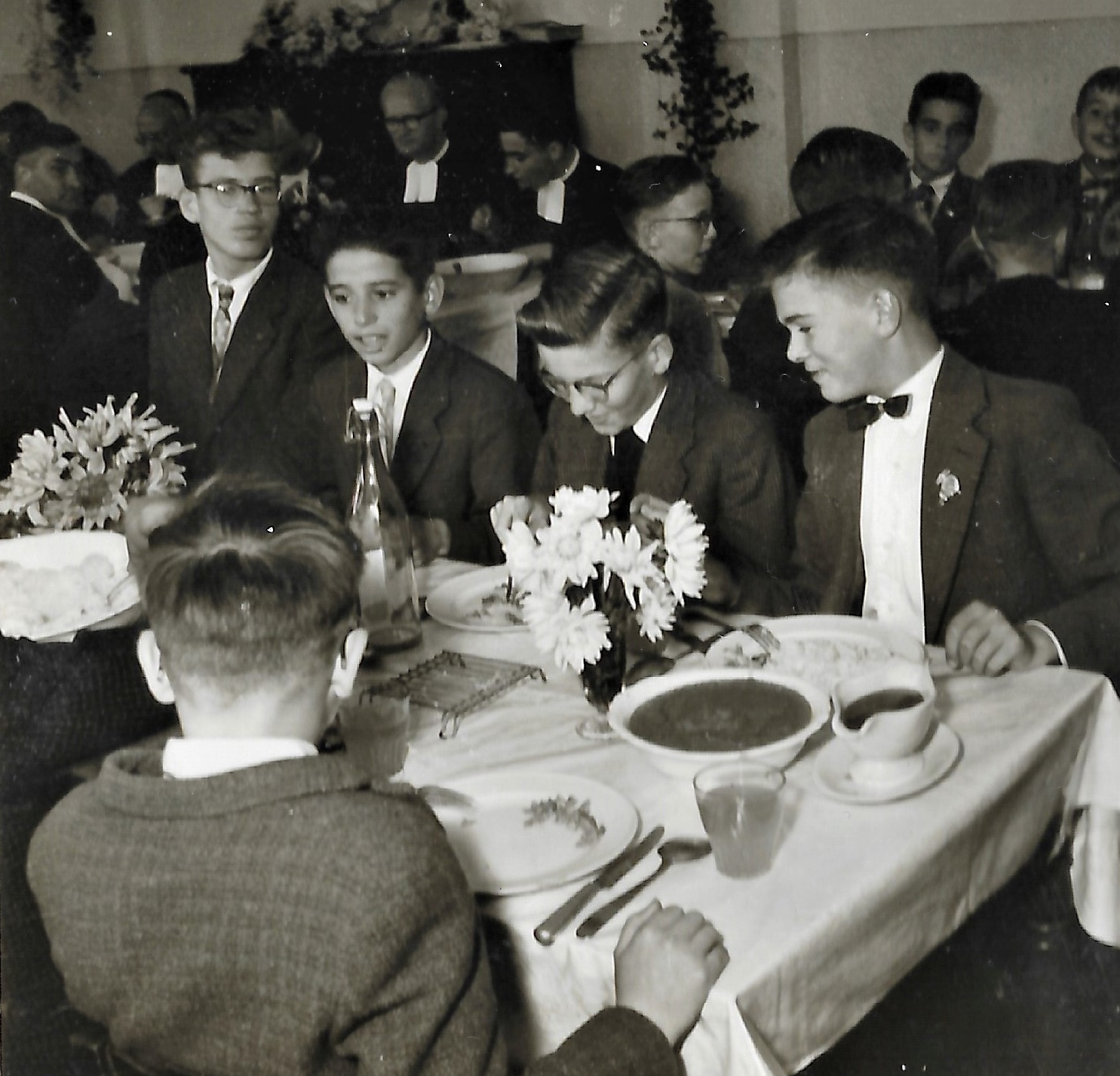 In de eetzaal van het Instituut van de Broeders van De La Salle in Baarle-Nassau