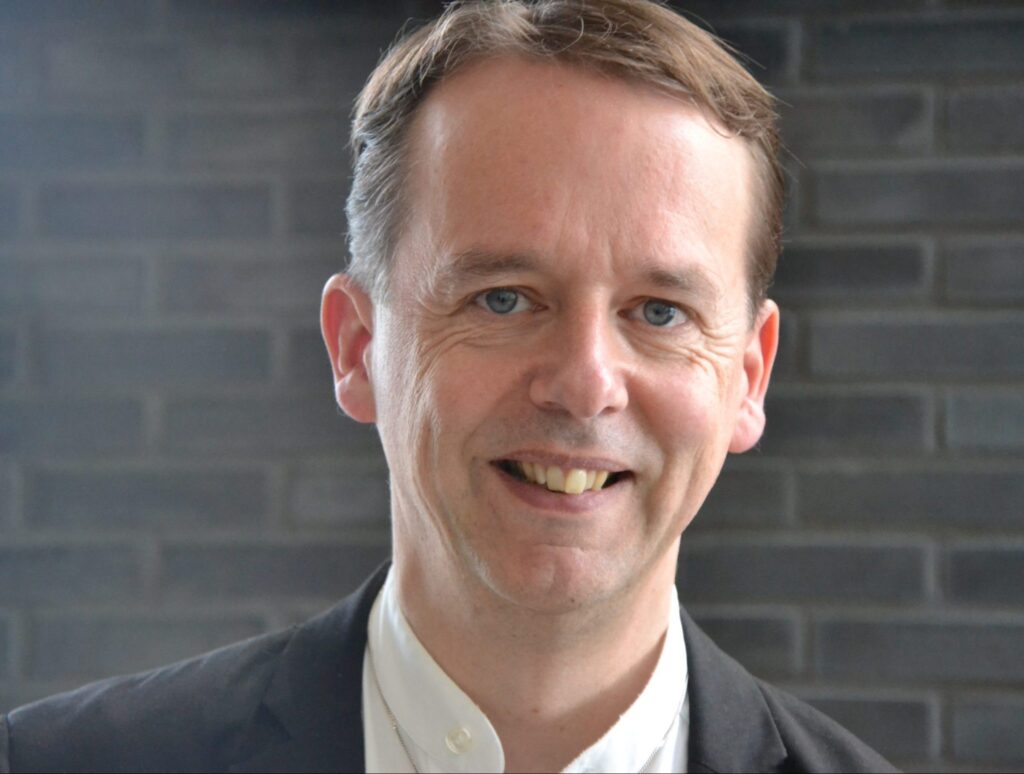 Pater Mark-Robin Hoogland cp nieuwe voorzitter KNR